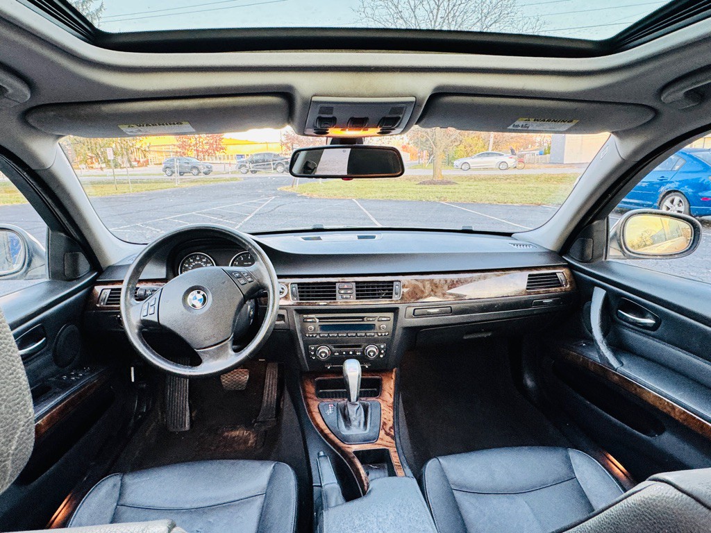 2009 BMW 3 Series Image 16