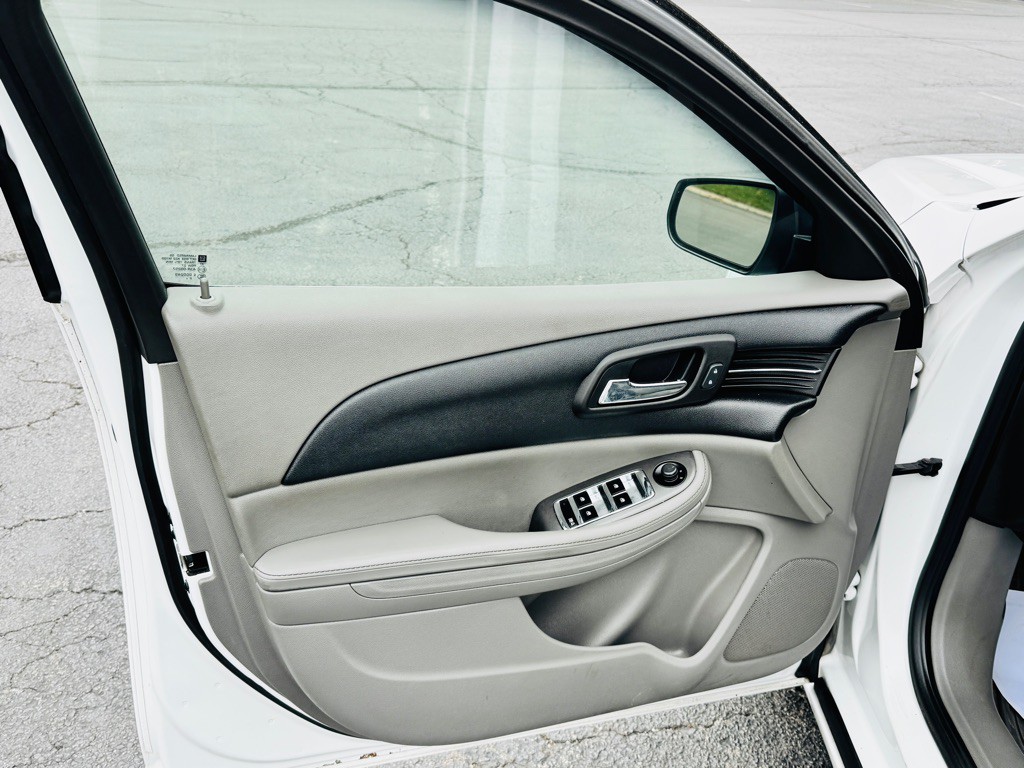 2013 Chevrolet Malibu Image 9