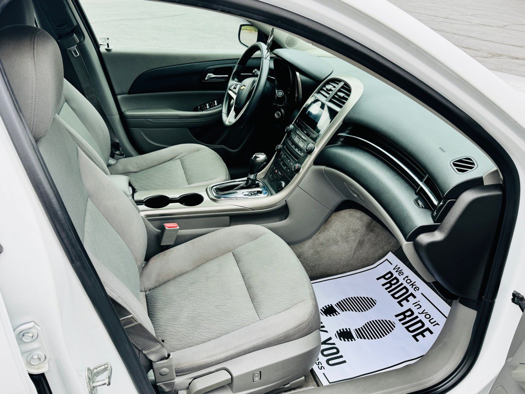 2013 Chevrolet Malibu Image 14