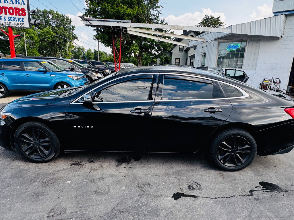 2016 Chevrolet Malibu Image 2