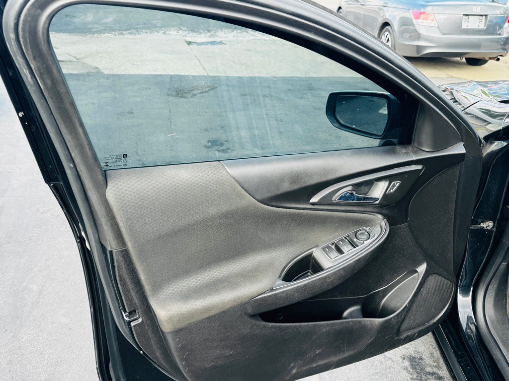 2016 Chevrolet Malibu Image 9