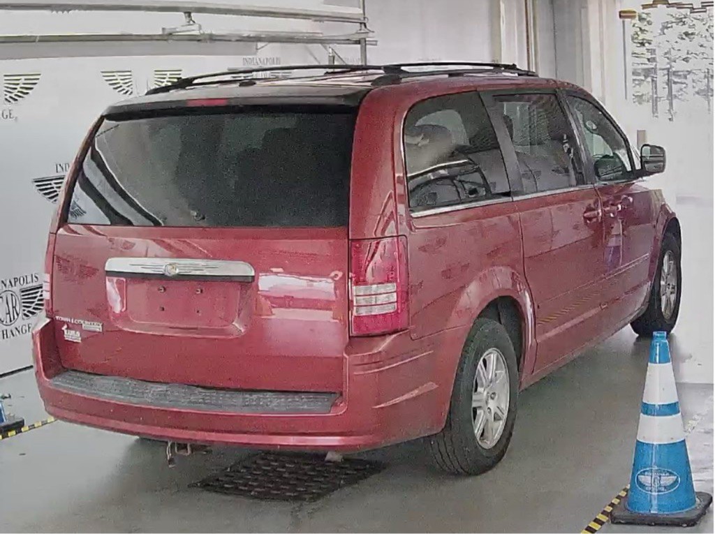 2008 Chrysler Town & Country Image 3