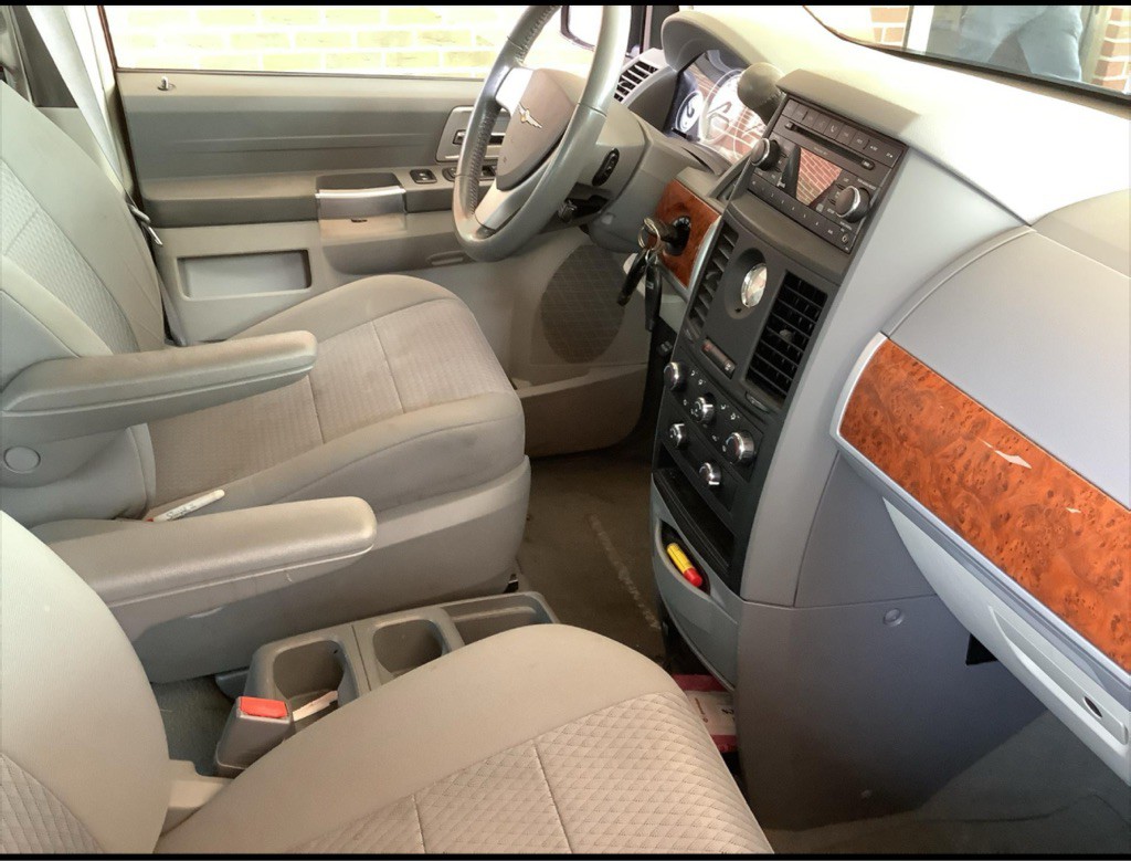 2008 Chrysler Town & Country Image 7