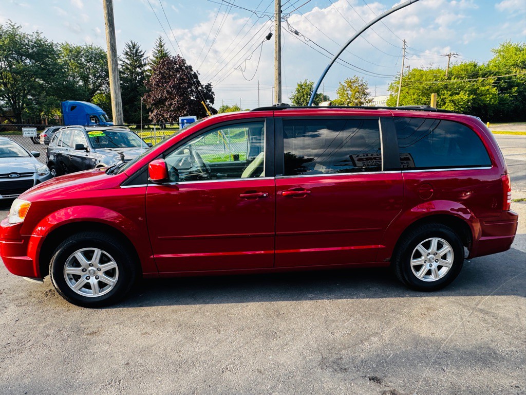 2008 Chrysler Town & Country Image 11