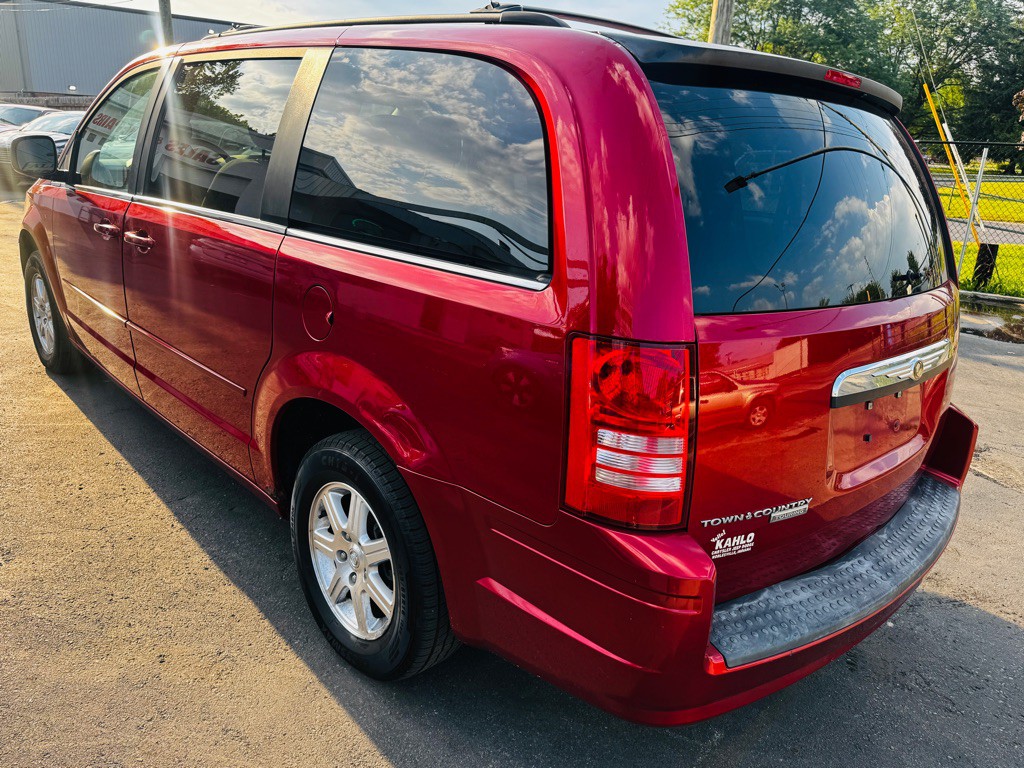 2008 Chrysler Town & Country Image 12