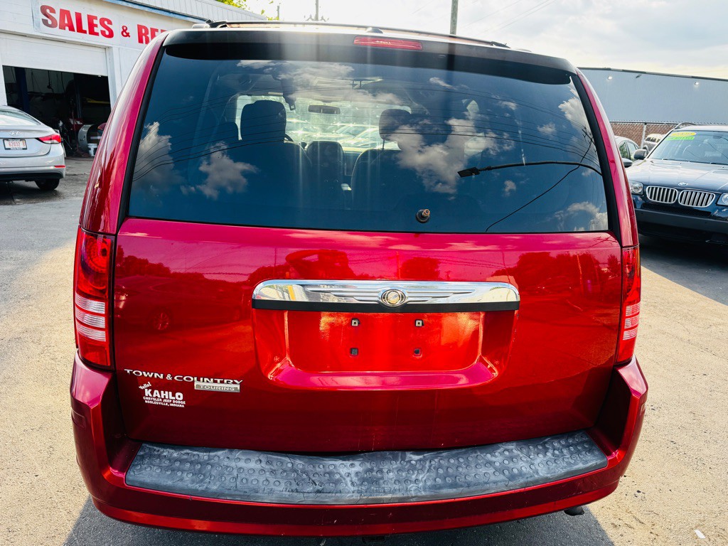 2008 Chrysler Town & Country Image 13