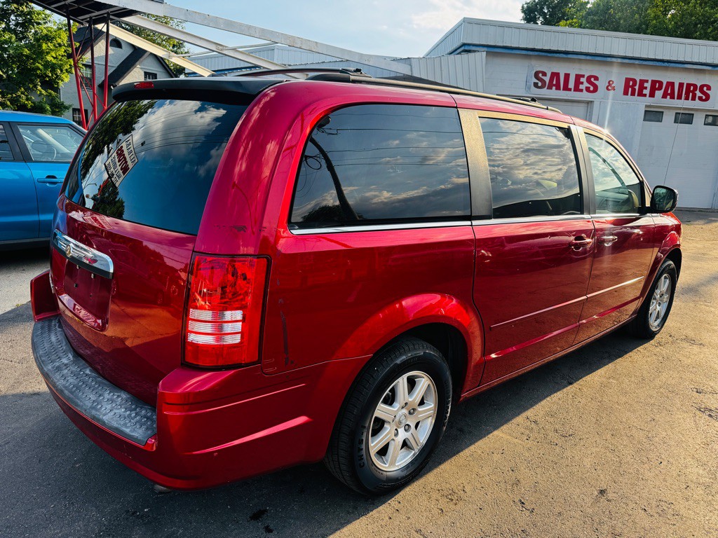 2008 Chrysler Town & Country Image 14