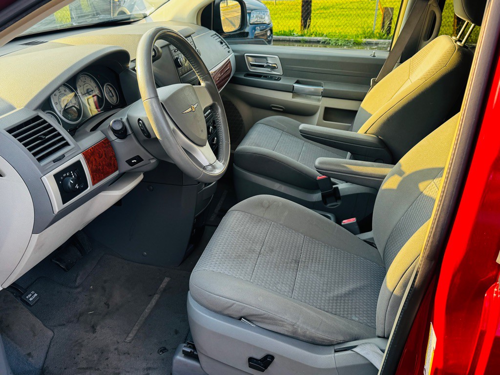 2008 Chrysler Town & Country Image 19