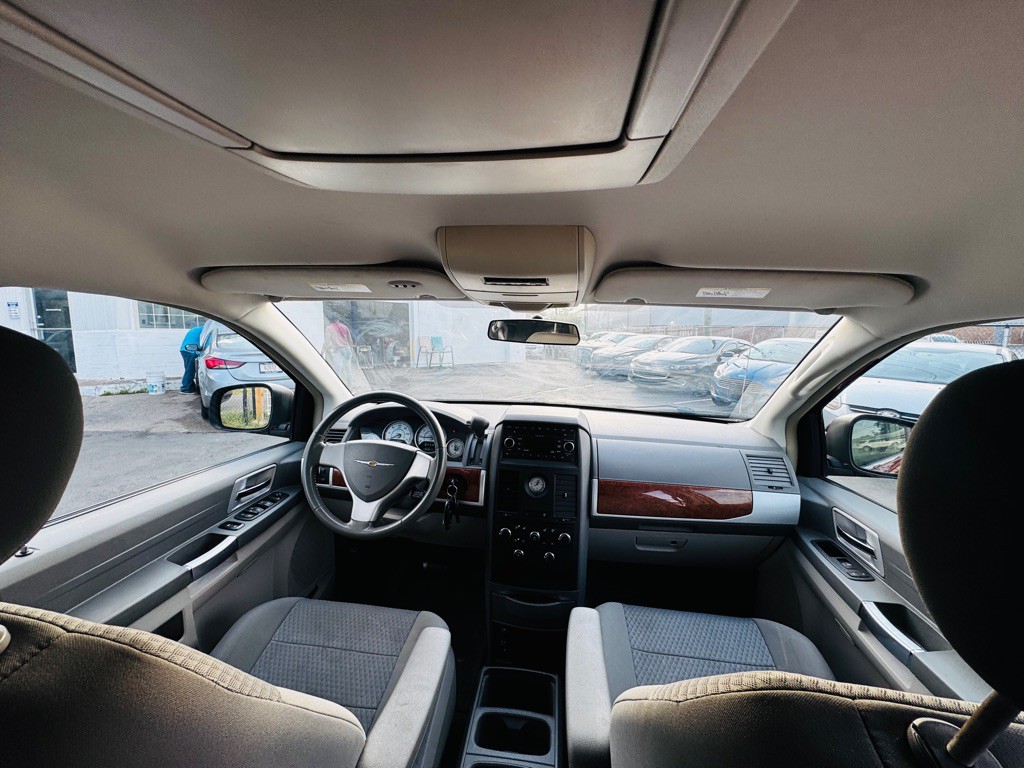 2008 Chrysler Town & Country Image 21