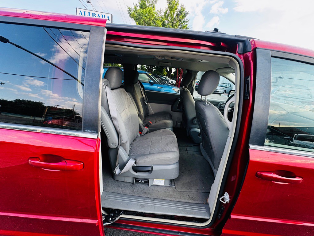 2008 Chrysler Town & Country Image 22