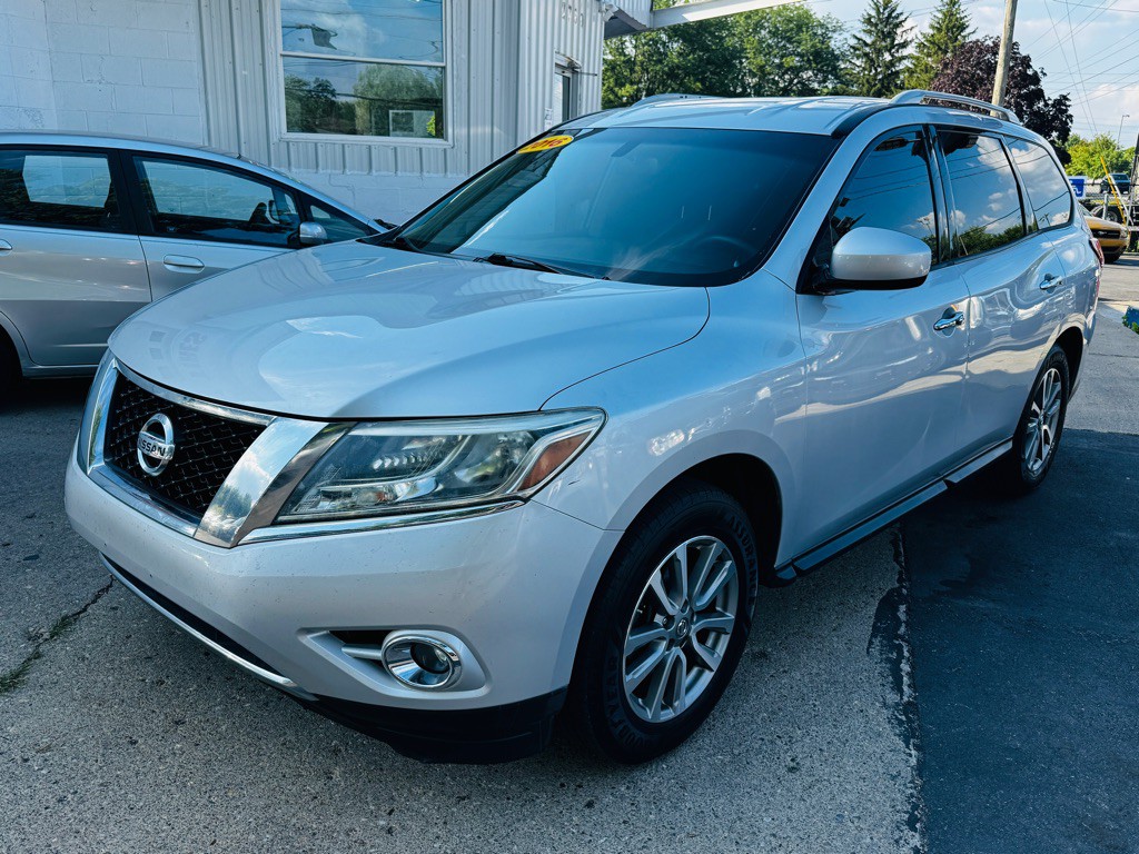 2016 Nissan Pathfinder Image 2