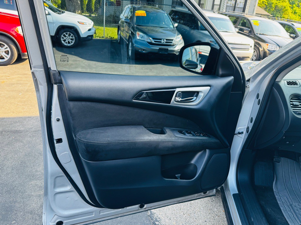 2016 Nissan Pathfinder Image 10