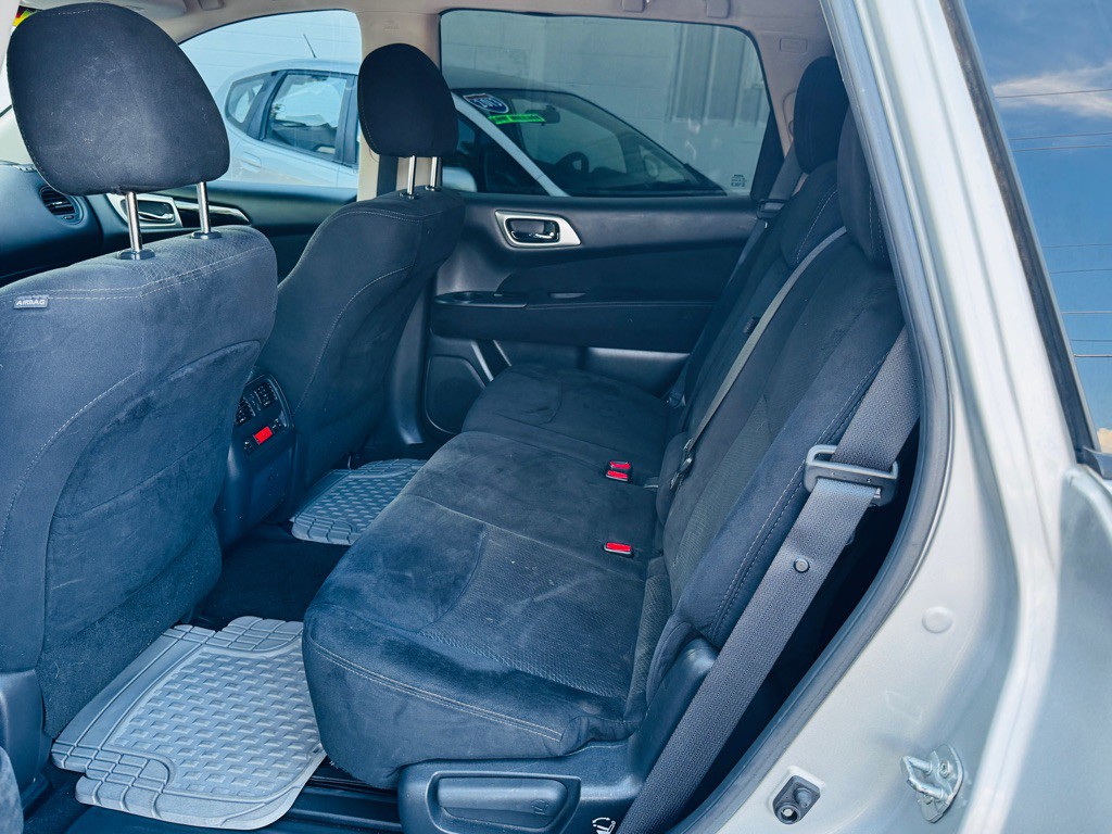 2016 Nissan Pathfinder Image 12