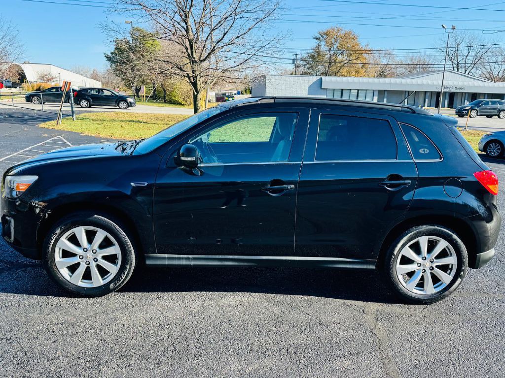 2015 Mitsubishi Outlander Image 2