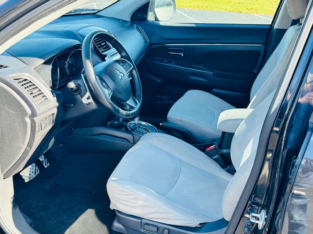 2015 Mitsubishi Outlander Image 10