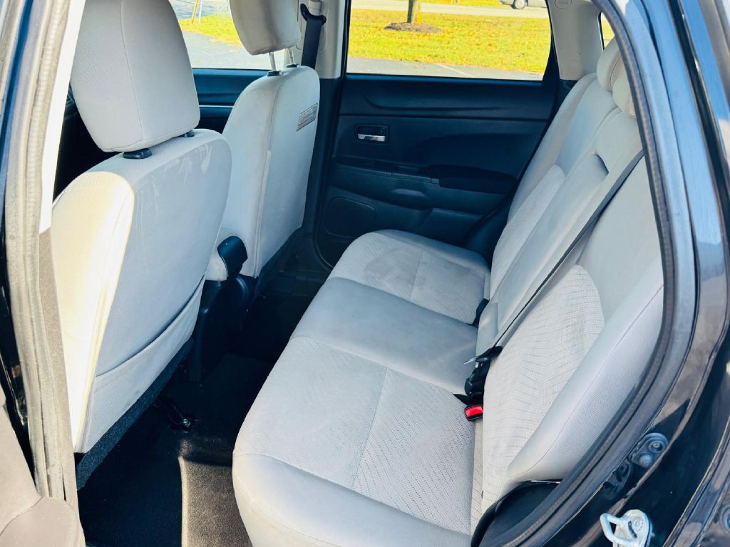 2015 Mitsubishi Outlander Image 11