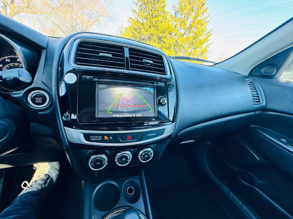 2015 Mitsubishi Outlander Image 16