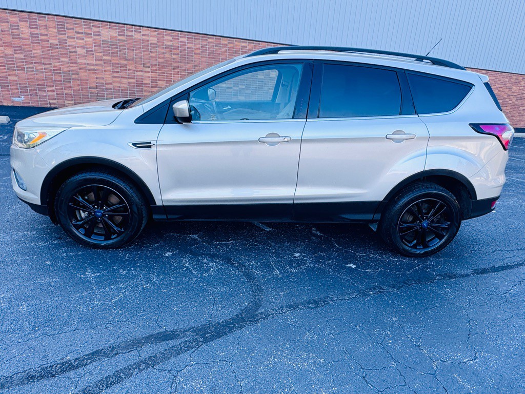 2018 Ford Escape Image 2