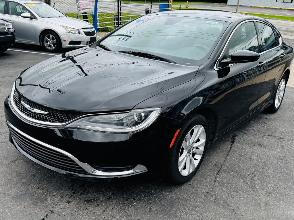 2015 Chrysler 200 Image 1