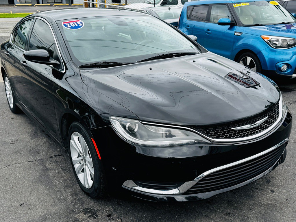 2015 Chrysler 200 Image 2