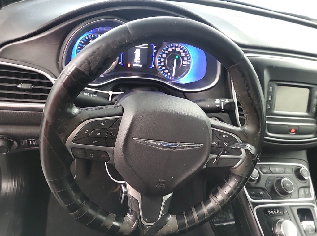 2015 Chrysler 200 Image 4