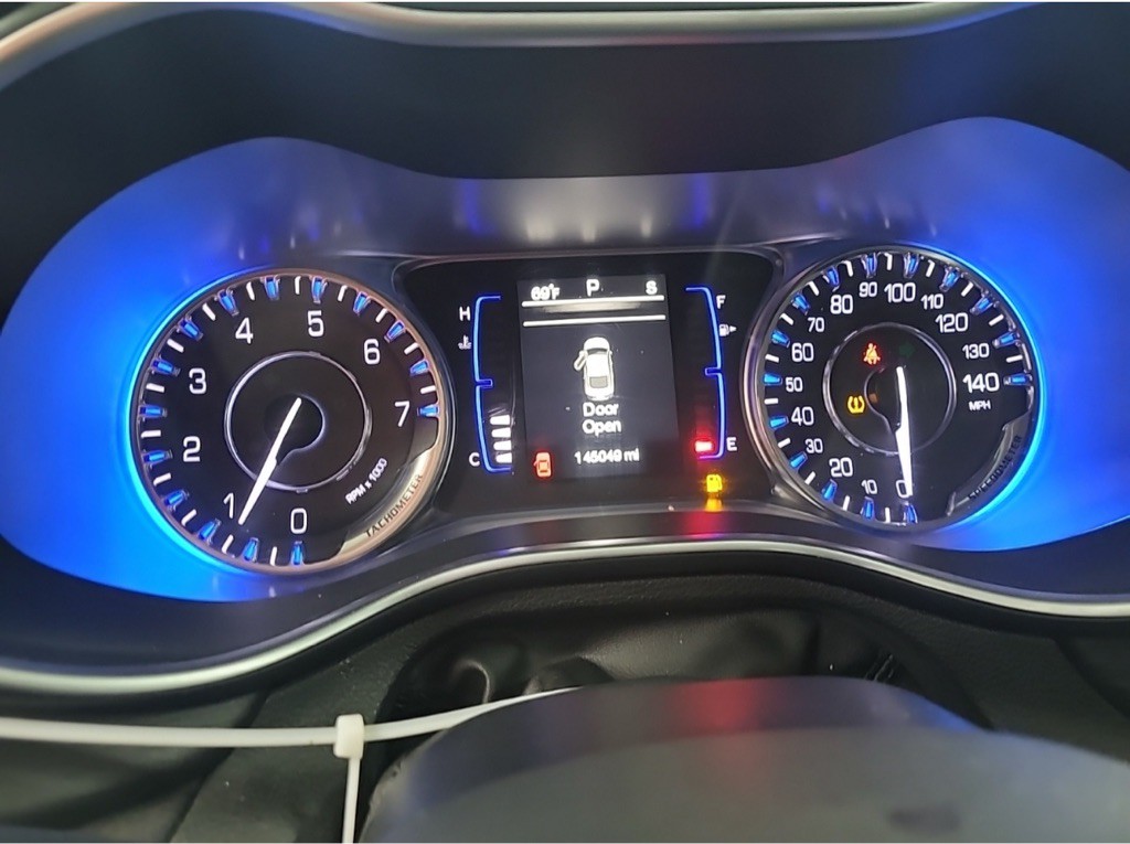 2015 Chrysler 200 Image 5