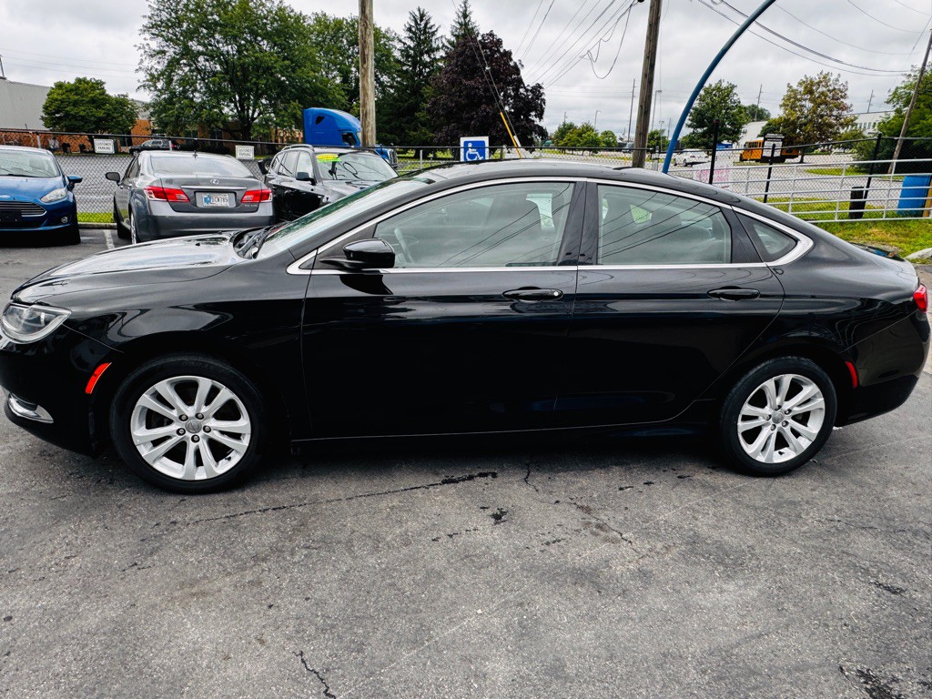 2015 Chrysler 200 Image 6