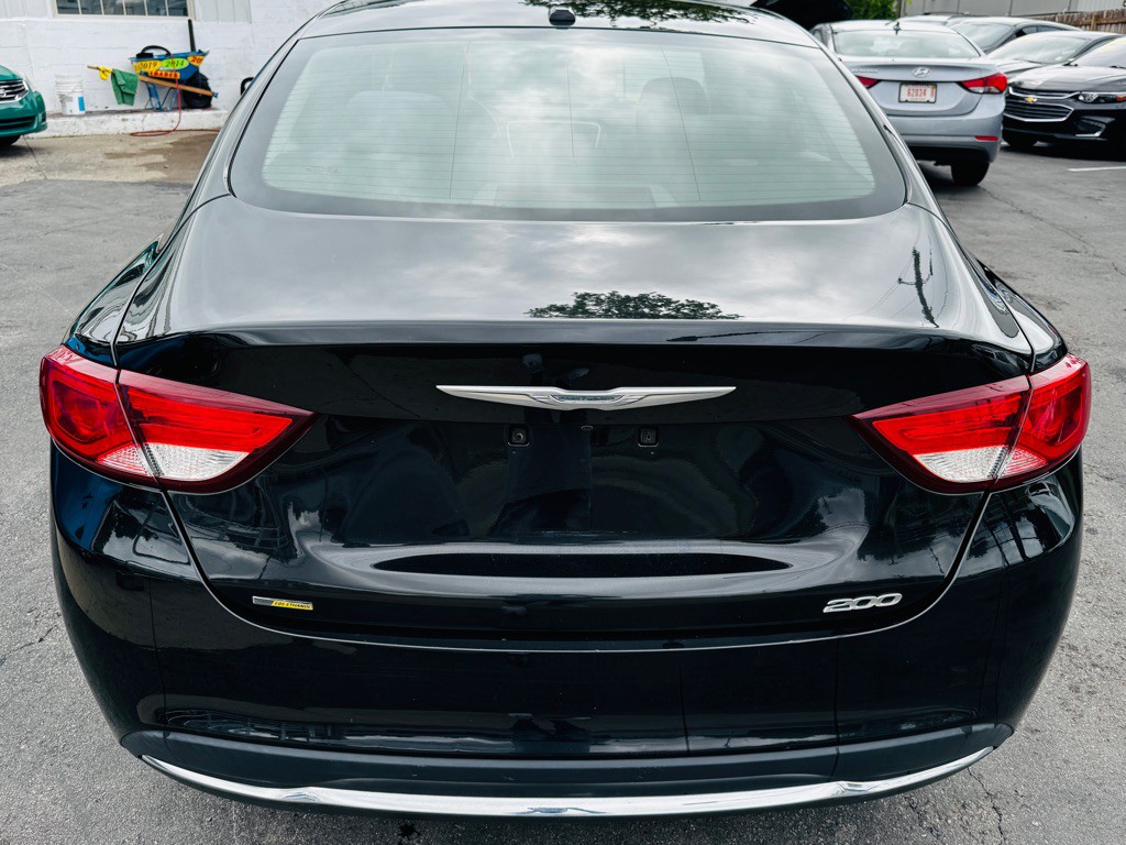 2015 Chrysler 200 Image 8