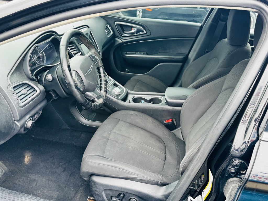 2015 Chrysler 200 Image 13