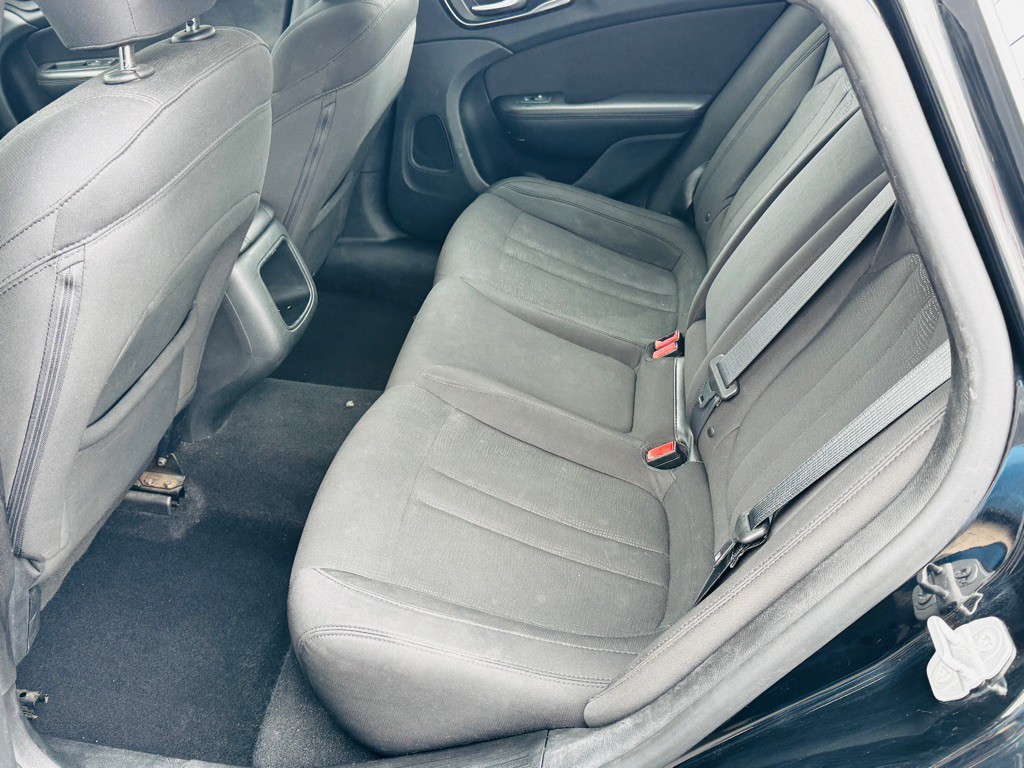 2015 Chrysler 200 Image 14