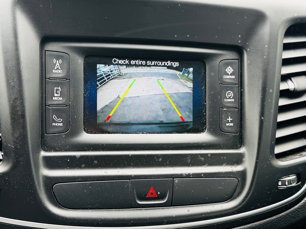 2015 Chrysler 200 Image 19