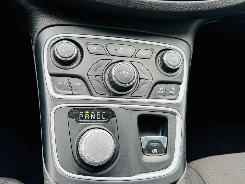 2015 Chrysler 200 Image 20