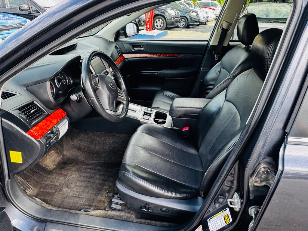 2012 Subaru Outback Image 10