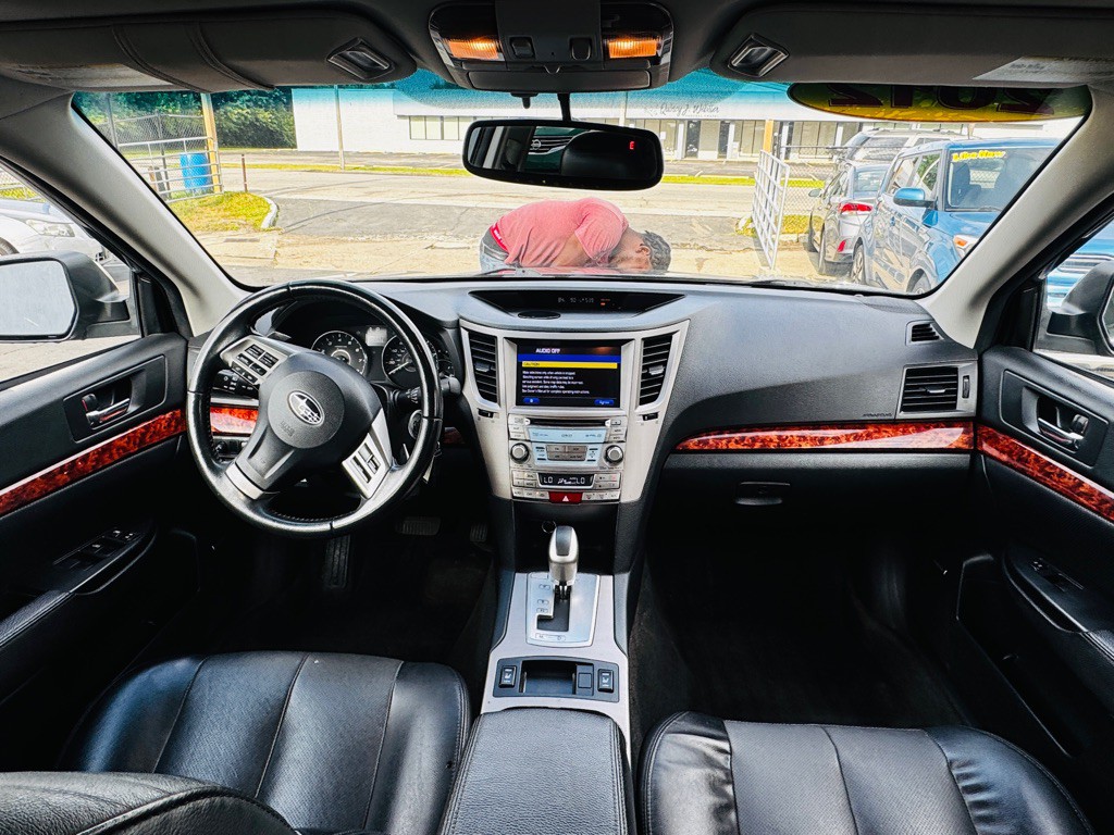 2012 Subaru Outback Image 16