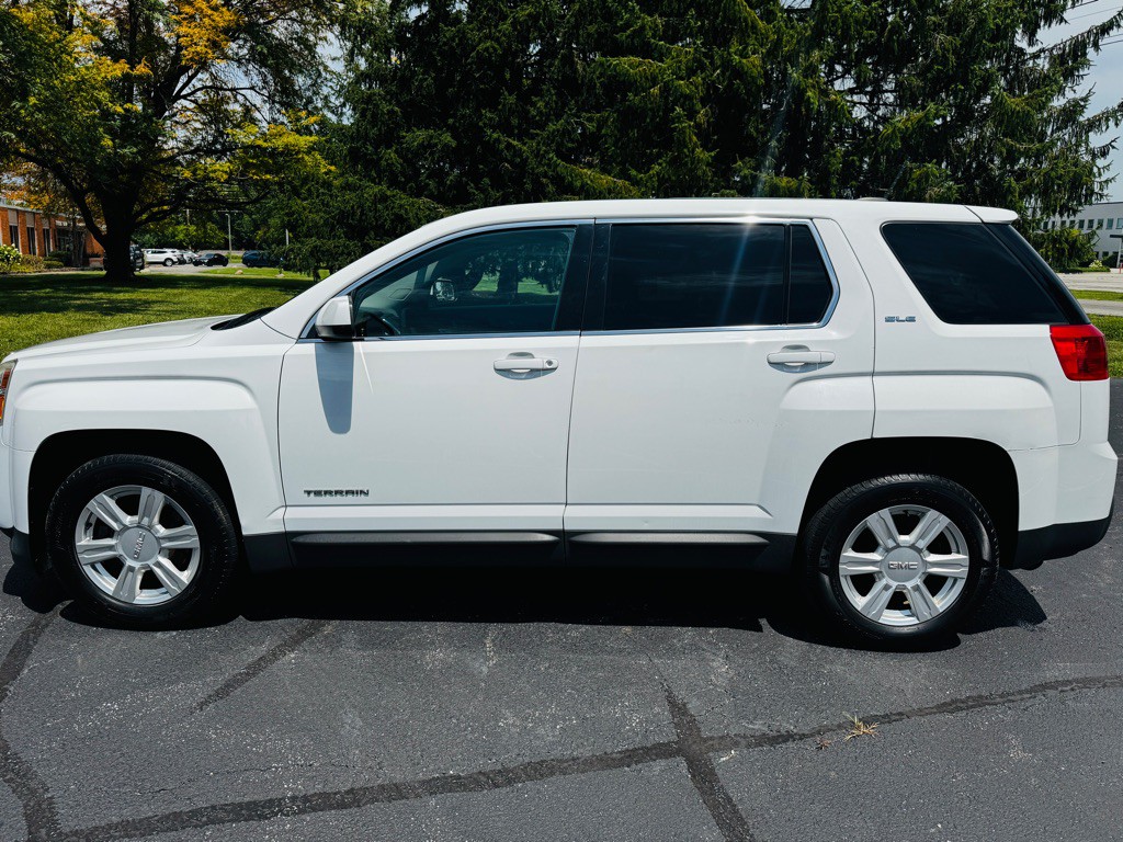 2015 GMC Terrain Image 2