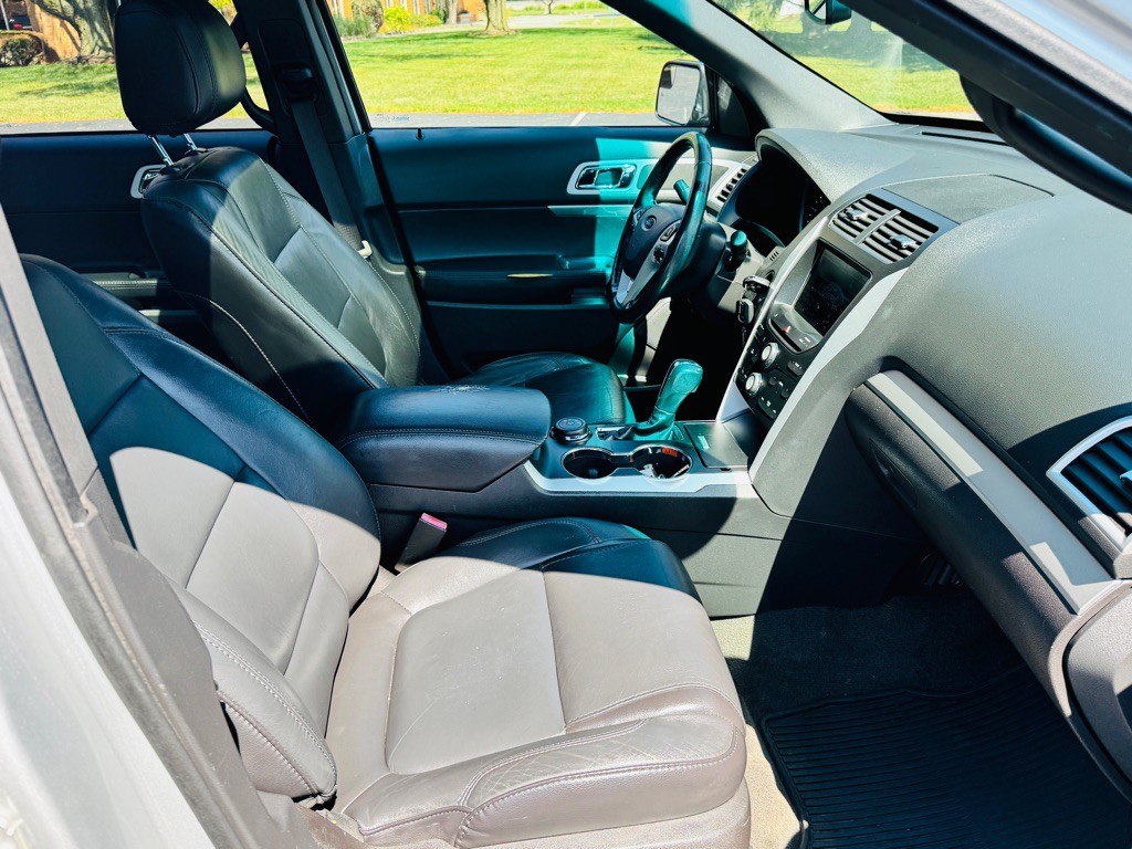 2015 Ford Explorer Image 16