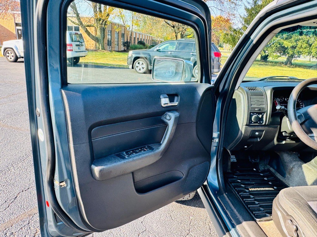 2007 HUMMER H3 Image 41