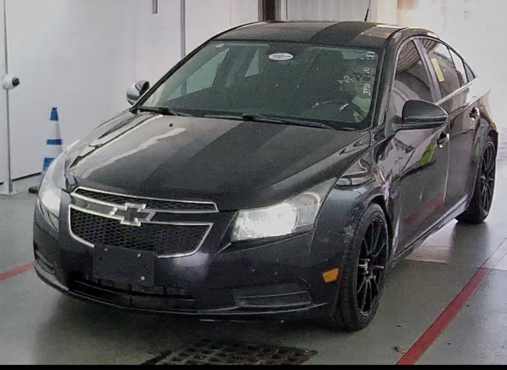2013 Chevrolet Cruze Image 2