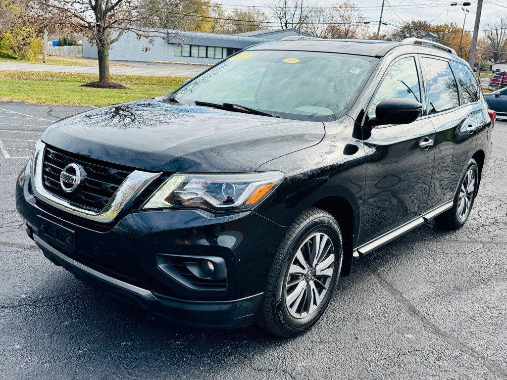2017 Nissan Pathfinder Image 1