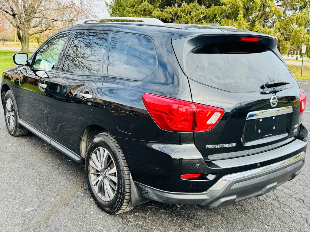 2017 Nissan Pathfinder Image 3