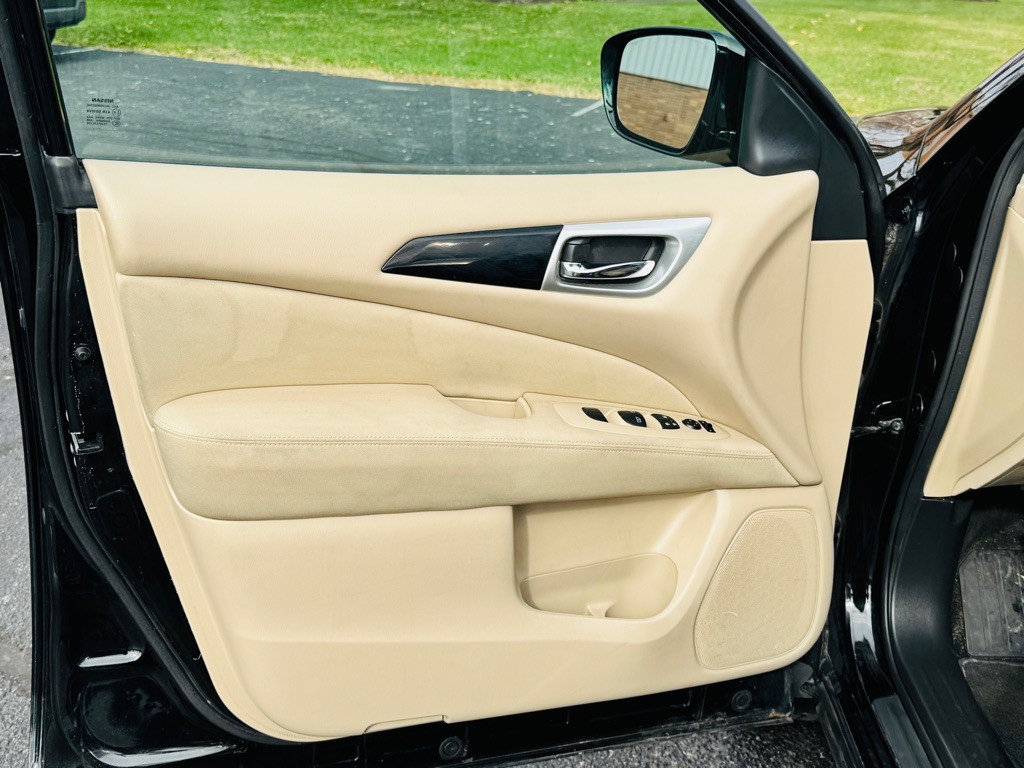 2017 Nissan Pathfinder Image 9