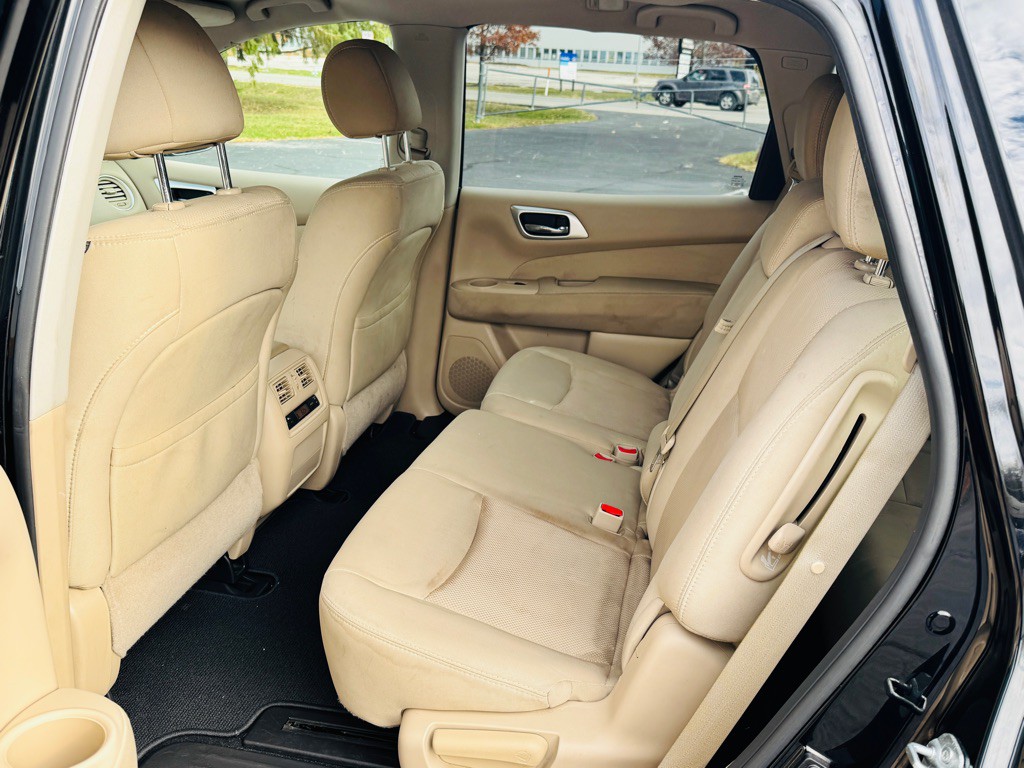 2017 Nissan Pathfinder Image 11