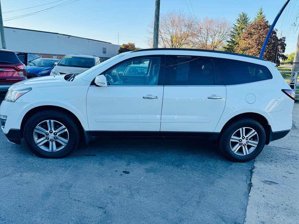 2015 Chevrolet Traverse Image 2
