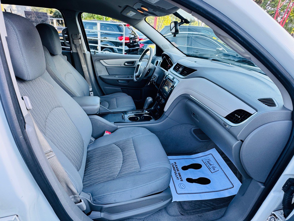 2015 Chevrolet Traverse Image 16