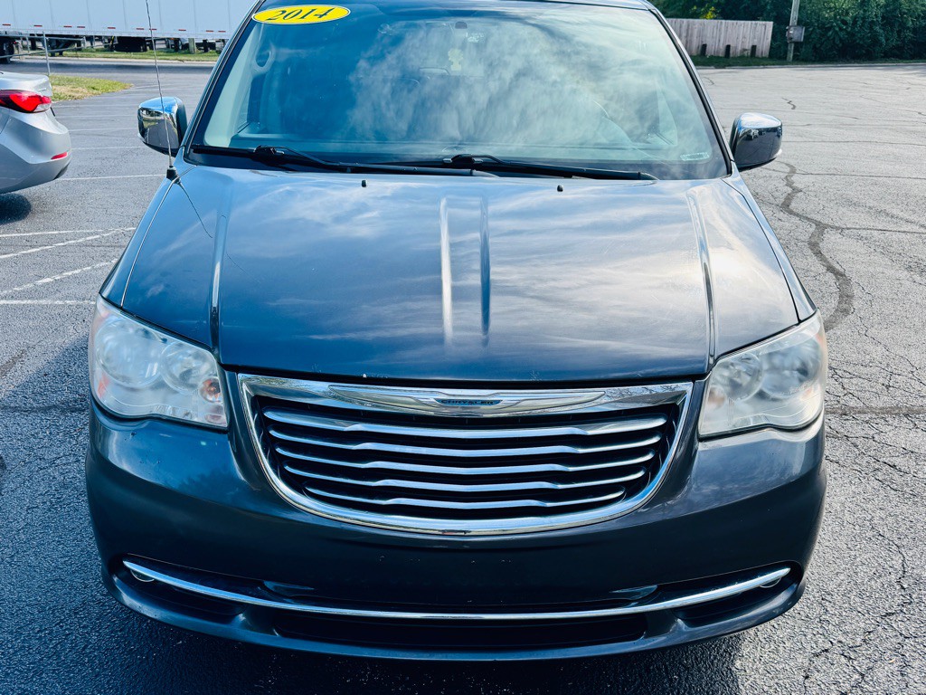 2014 Chrysler Town & Country Image 8