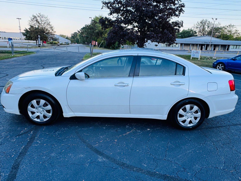 2012 Mitsubishi Galant Image 8
