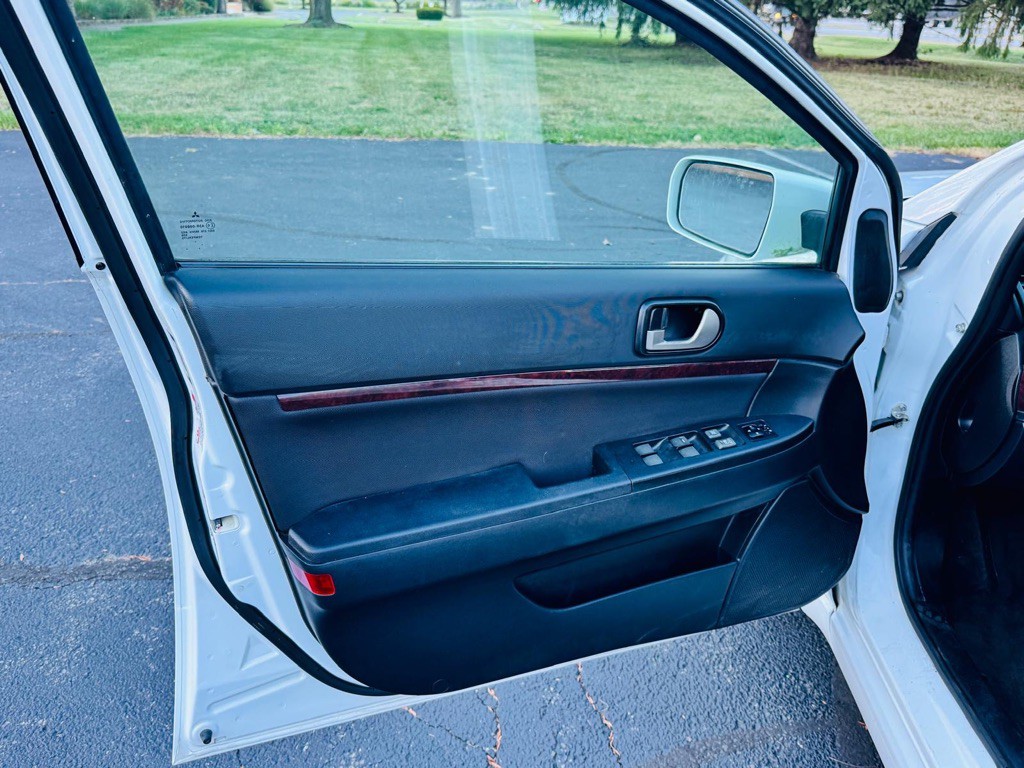 2012 Mitsubishi Galant Image 9