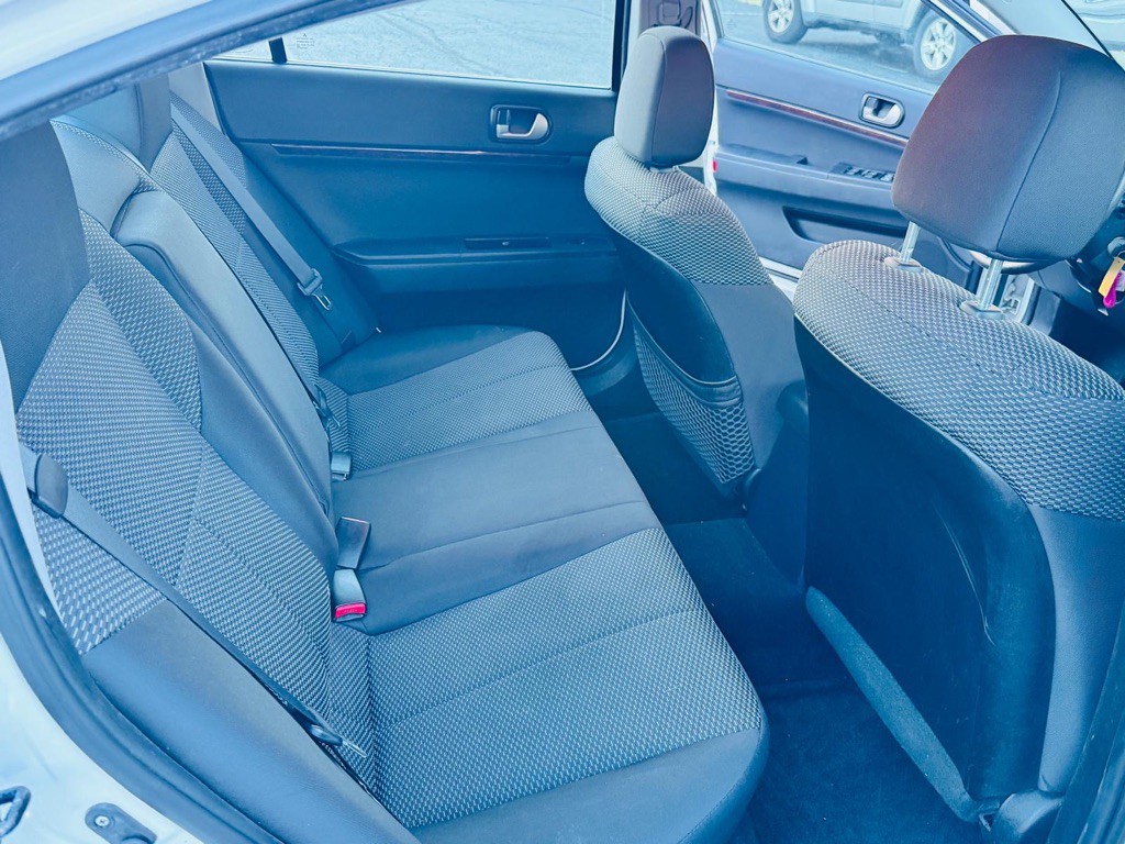 2012 Mitsubishi Galant Image 11