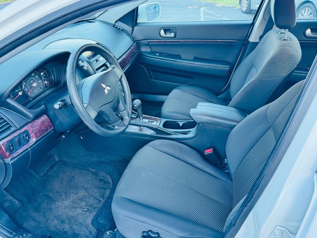 2012 Mitsubishi Galant Image 12