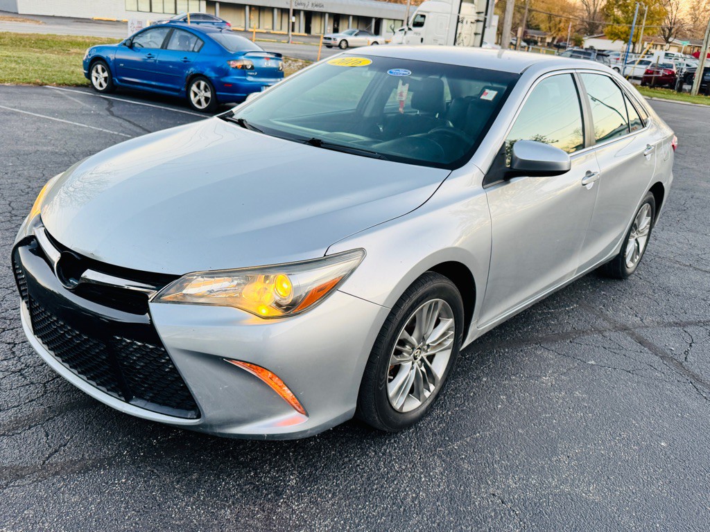 2016 Toyota Camry Image 1